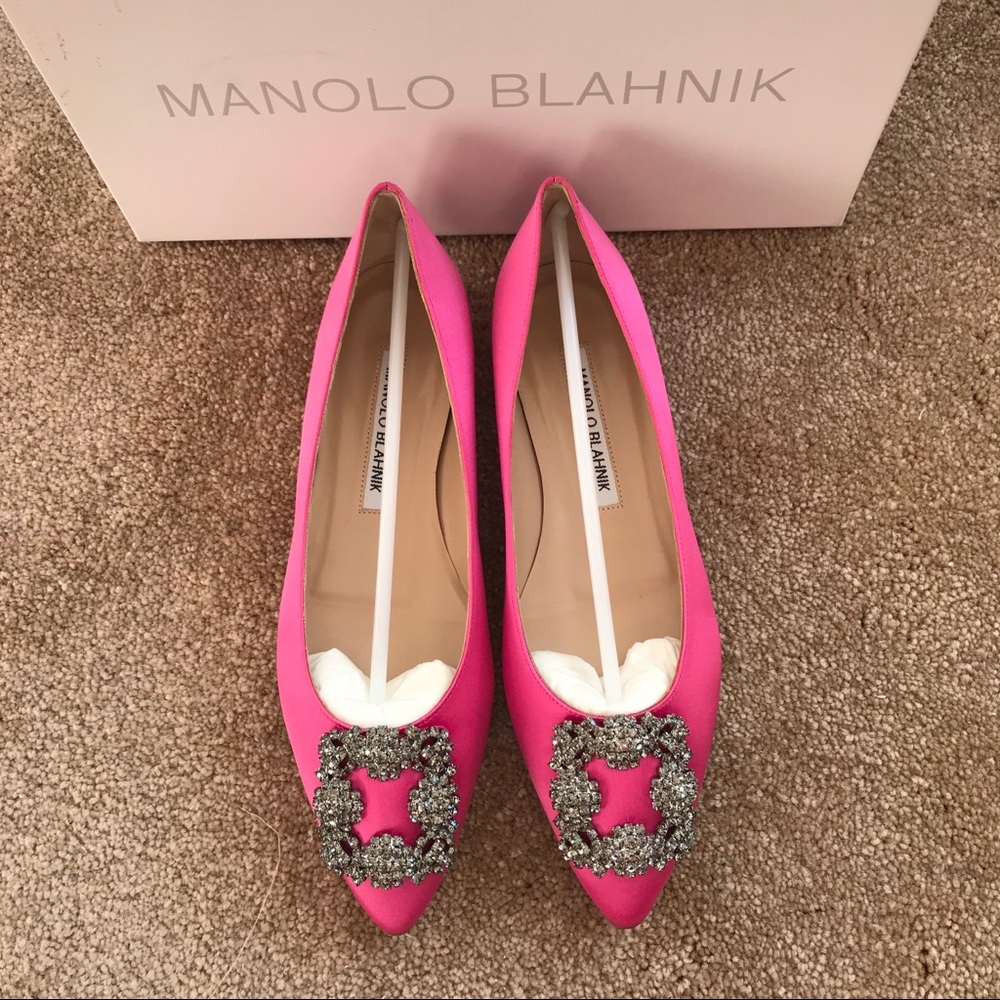 Manolo Blahnik Point Toe Pink Hangisi Satin Flats